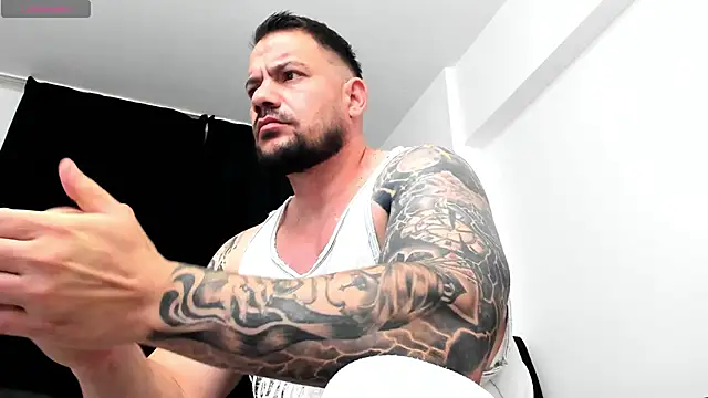 musclemonster31's Webcam Live Show
