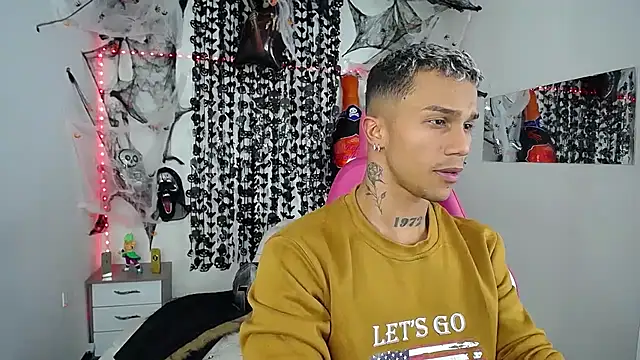 Leonard_Price's Webcam Live Show