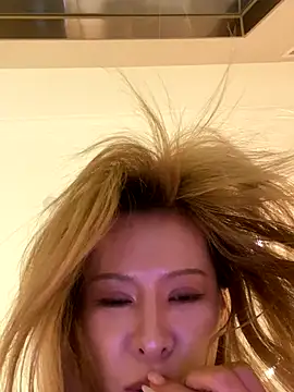 miumiu-66's Webcam Live Show