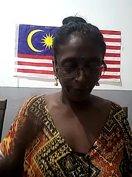 mamakarma1403's Webcam Live Show