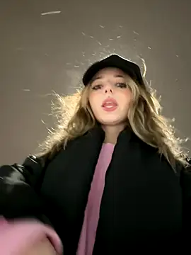 LoraaDoll's Webcam Live Show