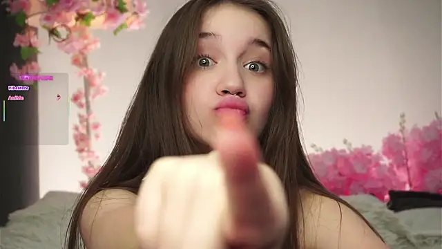 AmiLewis's Webcam Live Show