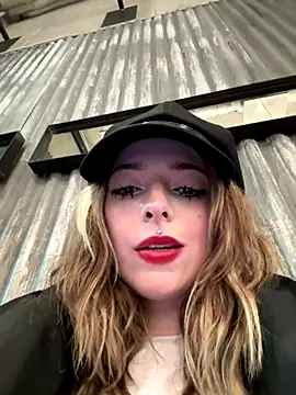 LoraaDoll's Webcam Live Show