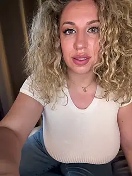 miamellycious's Webcam Live Show