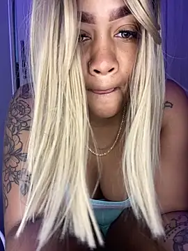 riri_brunnete's Webcam Live Show