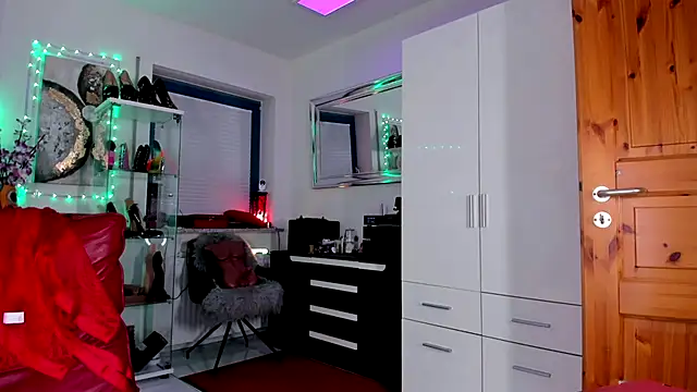 2bigass4_u's Webcam Live Show