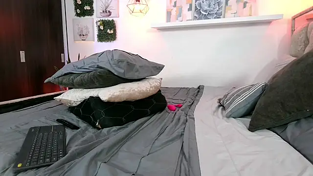 Dulce_Morrys's Webcam Live Show