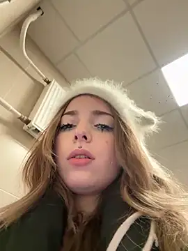 LoraaDoll's Webcam Live Show