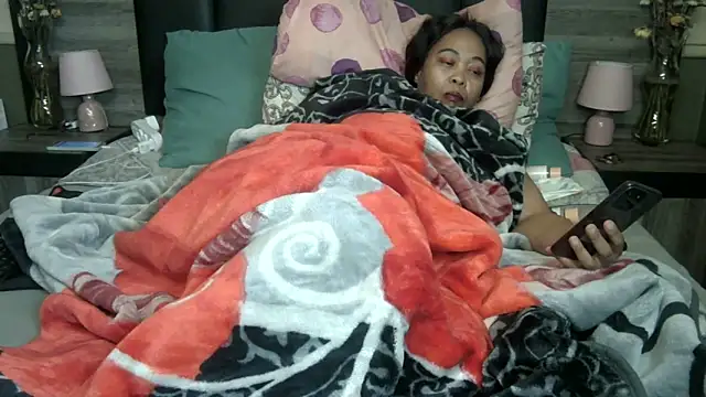 BigButt-MomJ75's Webcam Live Show