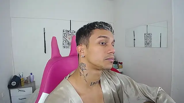 Leonard_Price's Webcam Live Show