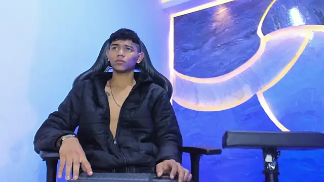 Sex_Boy_33_'s Webcam Live Show