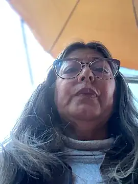 emma_tour's Webcam Live Show