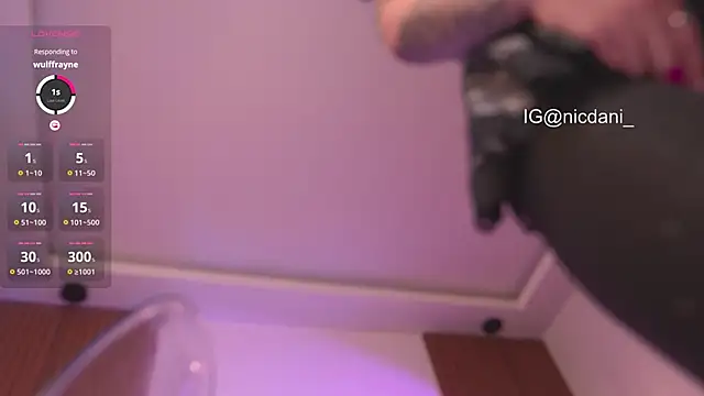 nicdani_1's Webcam Live Show