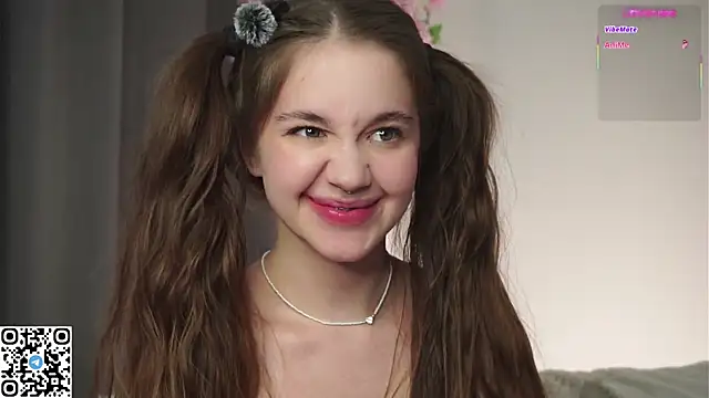 AmiLewis's Webcam Live Show