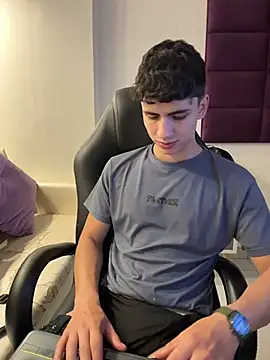 AdrianRinaldi's Webcam Live Show