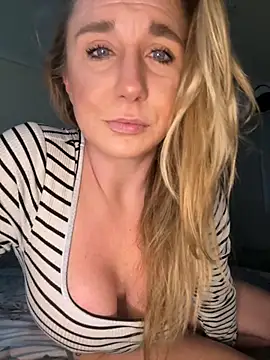 MimiMaee's Webcam Live Show