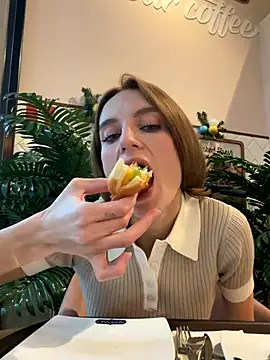 -AngelAri-'s Webcam Live Show