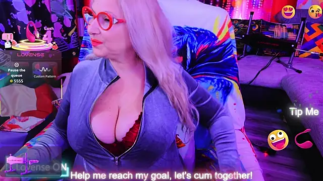 YOUR_MATURE_FANTASY's Webcam Live Show