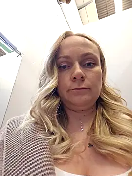 Bondgirl_013's Webcam Live Show