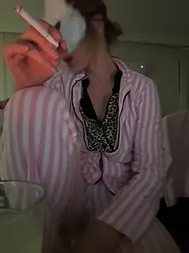 Ozge-SluttyScream69's Webcam Live Show