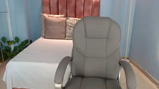 Milaa_Star_'s Webcam Live Show