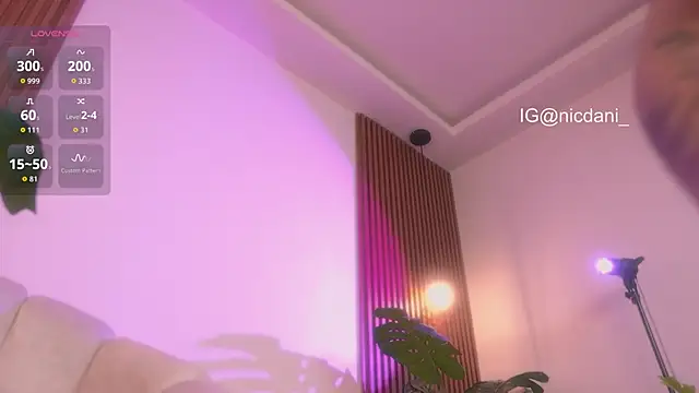 nicdani_1's Webcam Live Show