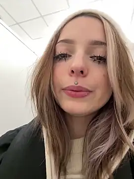 LoraaDoll's Webcam Live Show