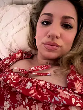 Порночат с miamellycious